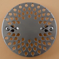 E32R+, Art. 512134, Edelstahlrost, mit Lochbohrung und serienmäßigem Befestigungsset für Systemabläufe mit Rostdurchmesser 130 mm