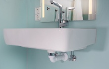Patentierte Universalmembrane als innovativer Geruchsverschluß unter Keramik-Waschbecken im Klinikeinsatz
