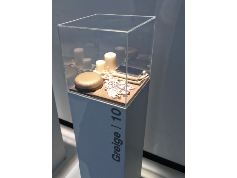 Greige ist die Mischfarbe von Grau mit hellem Beige und manche glauben, es wird das neue Weiss im Badezimmer.