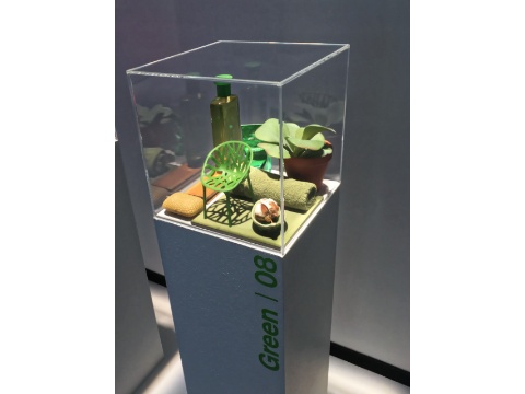 Grün entspricht dem Zeitgeist als Hinwendung zur Natur und kann auch gut mit Pflanzen im Bad, einem weiteren Trend, kombiniert werden.