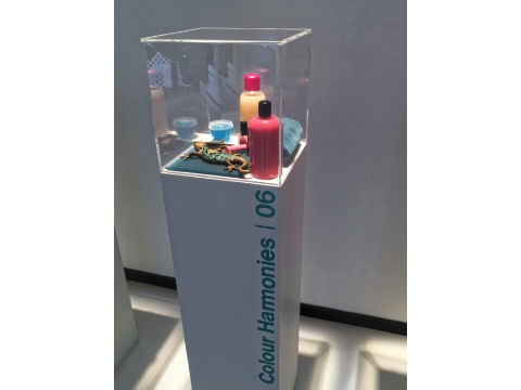 Farbharmonien bedürfen der besonders genauen Planung und hängen besonders stark von der Lichtsituation ab.